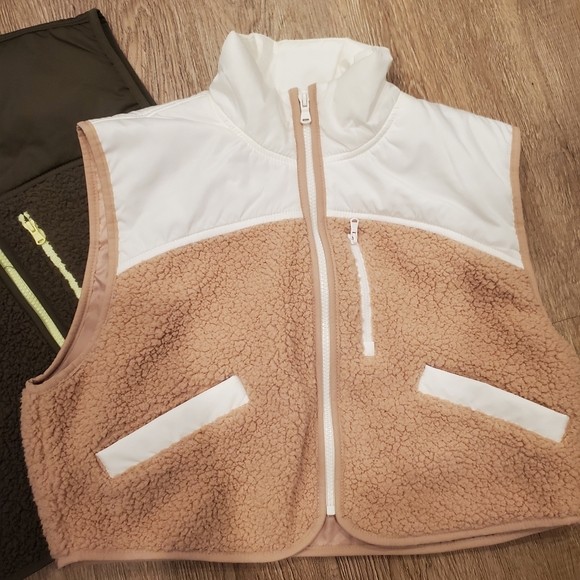 Bundle of Sherpa Vests - Picture 3 of 6